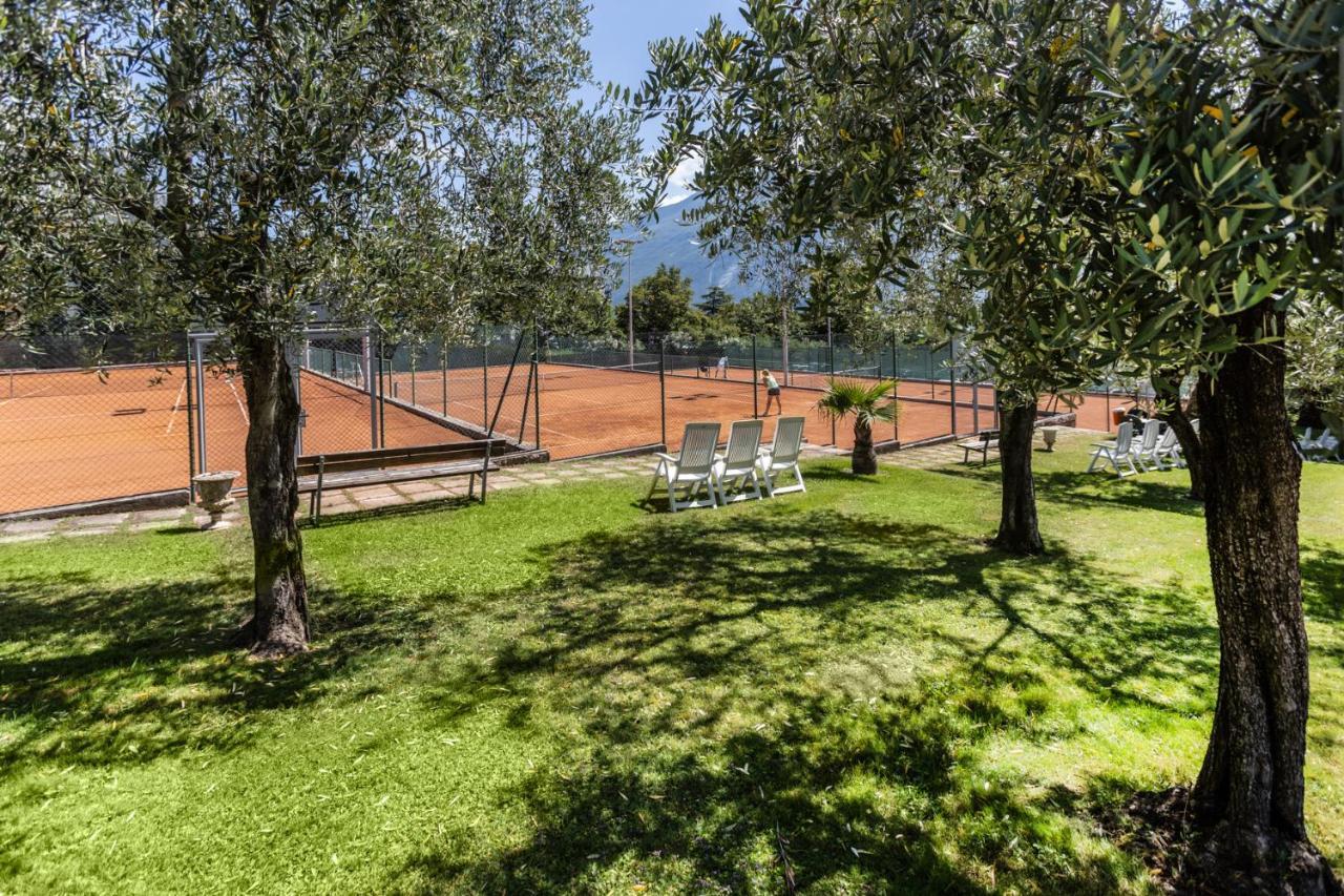 Hotel Ideal Limone sul Garda Exterior photo